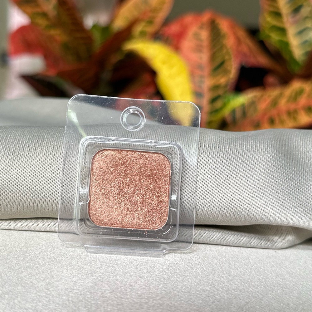 Seint shimmer eyeshadow in Crush